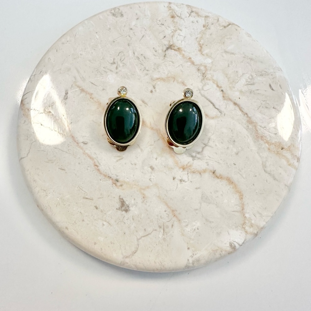 Vintage Bijoux Cascio Green Cabochon Stone Gold Tone Oval Clip on Earrings